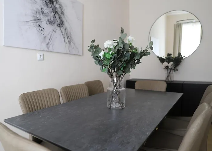 Spacious Apartment, 3 Min To U6 Alserstrasse Apartment