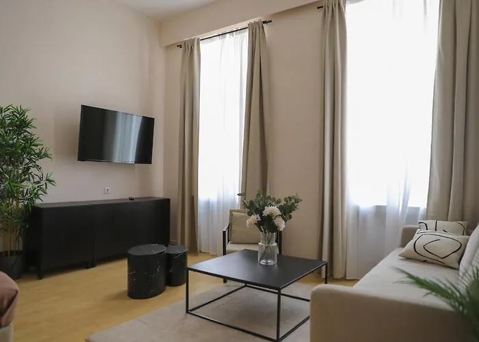 Spacious Apartment, 3 Min To U6 Alserstrasse * Wien