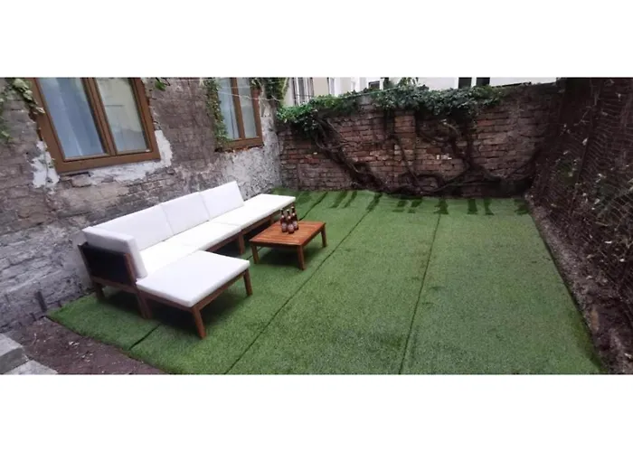 Spacious Apartment, 3 Min To U6 Alserstrasse Apartment *