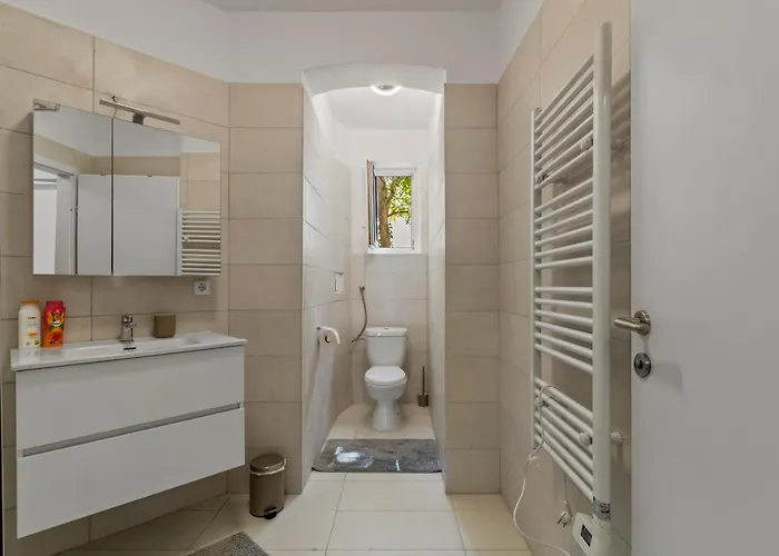 Spacious Apartment, 3 Min To U6 Alserstrasse * Wien