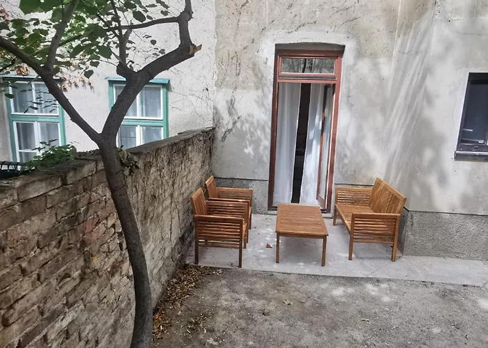 Spacious Apartment, 3 Min To U6 Alserstrasse Apartment *