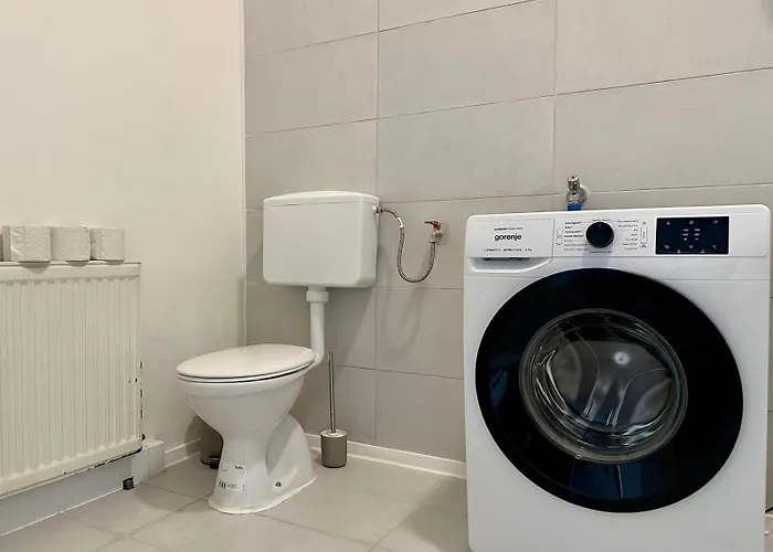 Spacious Apartment, 3 Min To U6 Alserstrasse Apartment