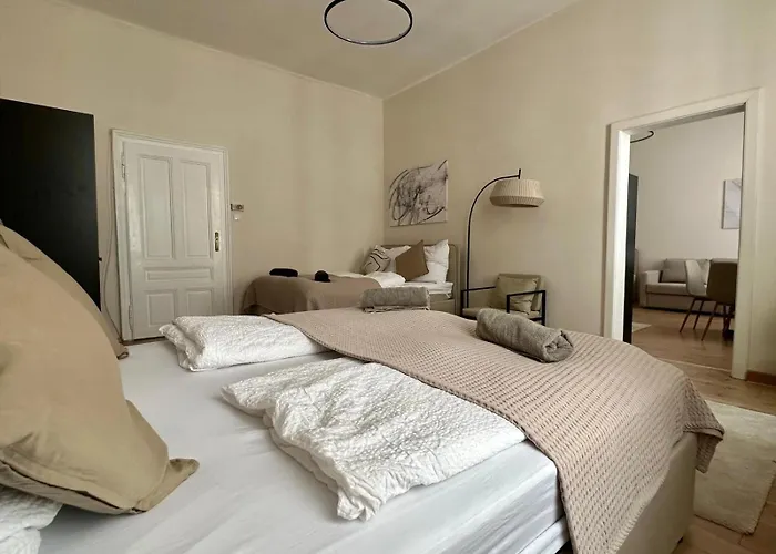 Spacious Apartment, 3 Min To U6 Alserstrasse Apartment *