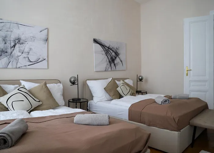 Spacious Apartment, 3 Min To U6 Alserstrasse Apartment *