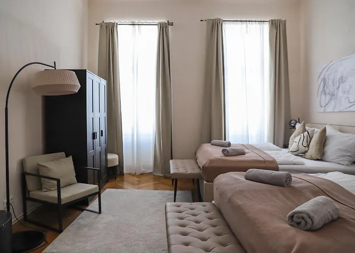 Spacious Apartment, 3 Min To U6 Alserstrasse Apartment
