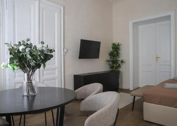 Spacious Apartment, 3 Min To U6 Alserstrasse Apartment Wien