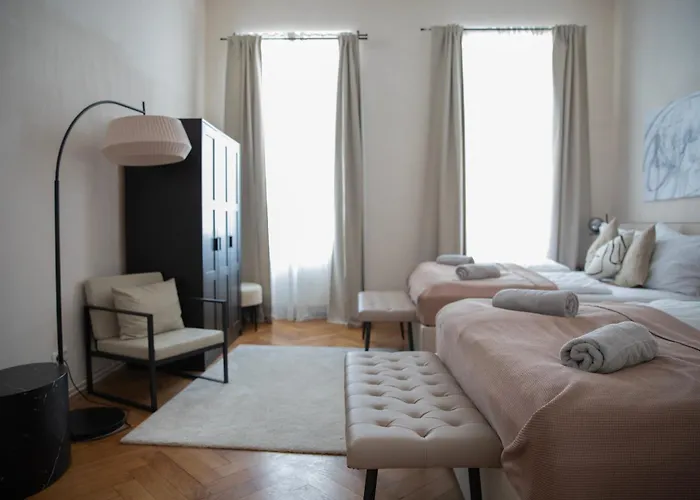 Spacious Apartment, 3 Min To U6 Alserstrasse Apartment
